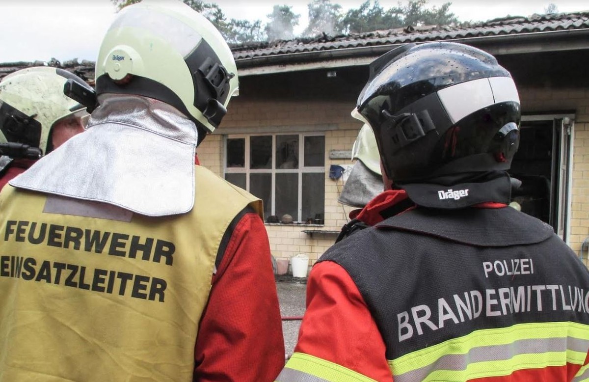 Die Feuerwehr rückte erneut wegen mutmasslicher Brandstiftung aus.