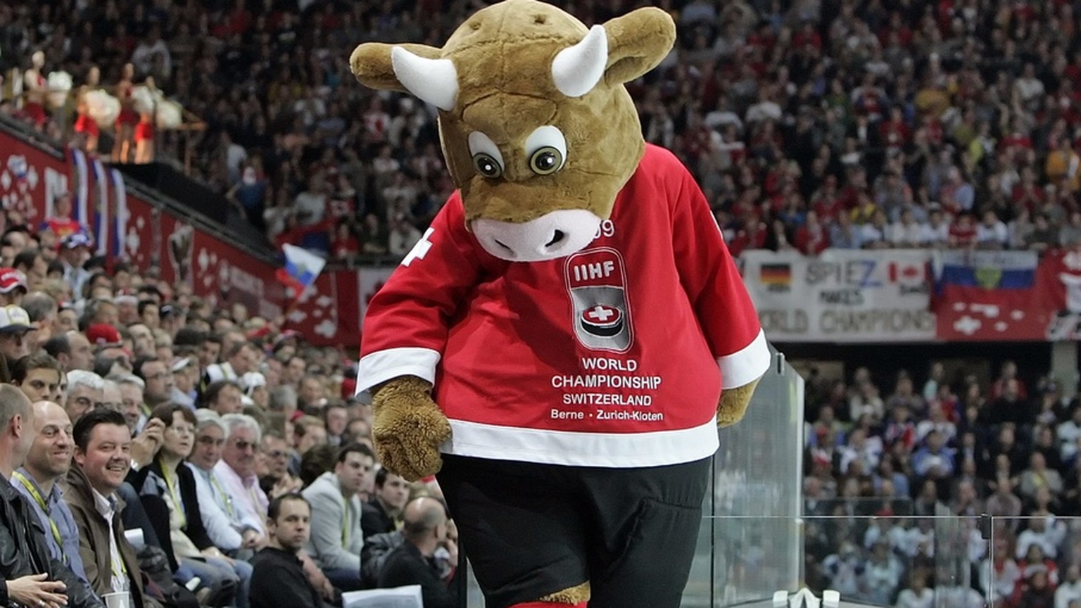 Cooly, the mascot of this championships, during the Gold Medal Game between Russia and Canada at the IIHF 2009 World Championship at the Postfinance-Arena in Berne, Switzerland, on Sunday May 10, 2009 ...