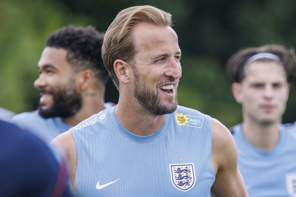epa13027143 Harry Kane of England and teammates attend a training session in Palm Beach Gardens, Florida, USA, 09 June 2026. England are drawn in Group L of the upcoming FIFA World Cup 2026 starting o ...