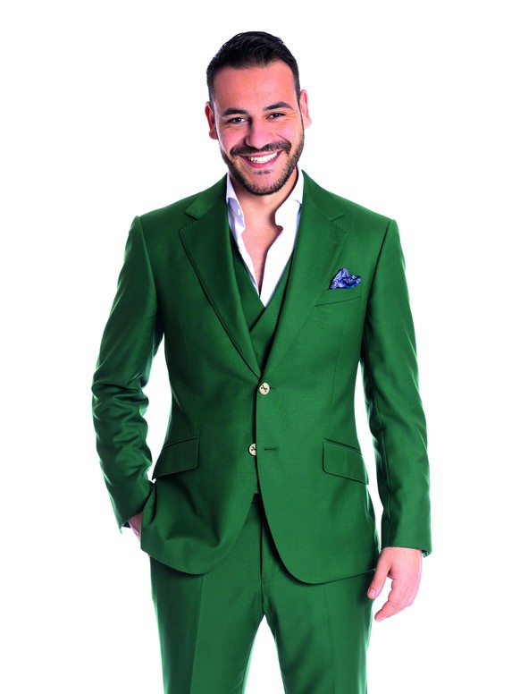 Bachelorette Schweiz 2022, Kandidaten: Angelo aus Aargau, Foto im Anzug