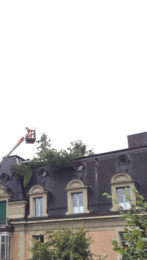 Feuerwehreinsatz in Bern wegen des Gewitters.