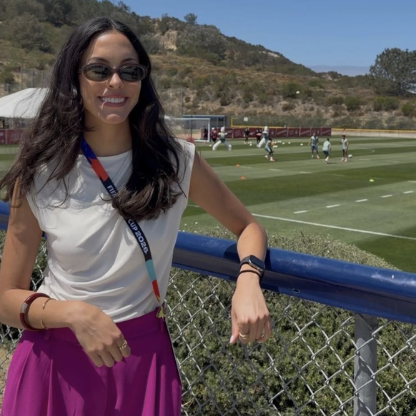 TV-Reporterin Camila Gonzalez berichtet vom Training der Schweizer Nati nach Kanada.