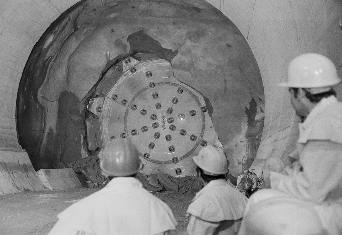 Percement du tunnel de l’Heitersberg, octobre 1972.
https://ba.e-pics.ethz.ch/#detail-asset=05dc7e67-1c19-44fe-8f9e-9dc243ac7e02