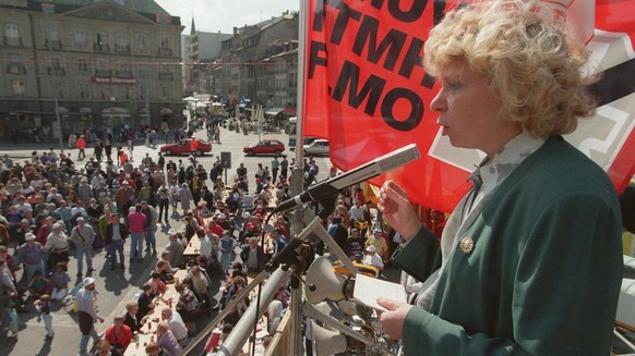Christiane Brunner, aufgenommen an der 1. Mai-Feier 1995 in Fribourg. Christiane Brunner will auf Ende 2000 als Praesidentin der Gewerkschaft SMUV zuruecktreten. Auch als Mitglied der Geschaeftsleitun ...
