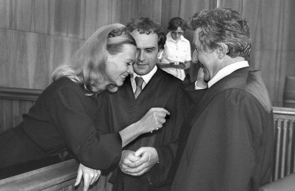 Ingrid van Bergen geb.1931 Schauspielerin, Gericht Justizpalast München. 1977 erschoss sie Klaus Knaths in einer Villa am Starnberger See. Der Prozess, indem sie von Rechtsanwalt Rolf Bossi vertreten  ...