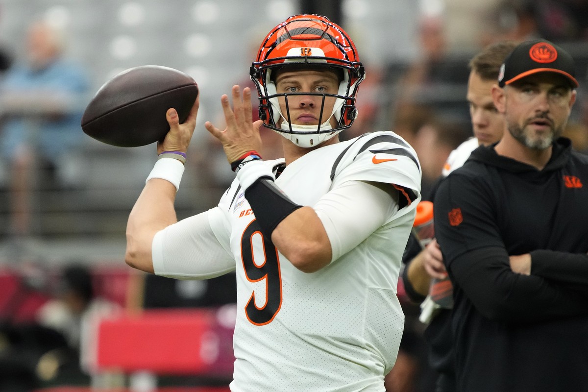 Cincinnati Bengals quarterback Joe Burrow (9) warms up prior to an NFL football game against the Arizona Cardinals, Sunday, Oct. 8, 2023, in Glendale, Ariz. (AP Photo/Rick Scuteri)