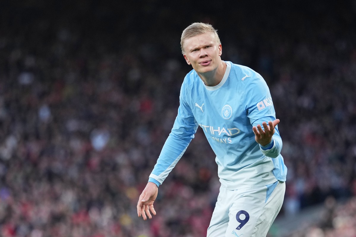 Manchester City's Erling Haaland reacts during the English Premier League soccer match between Liverpool and Manchester City in Liverpool, England, Sunday, Oct. 11, 2026. (AP Photo/Jon Super)
Erl ...