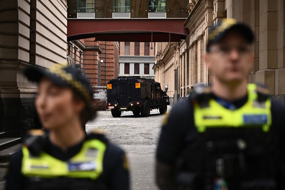 epa12009232 Australian Tony Mokbel arrives in a prisoner transport vehicle at the Court of Appeal in Melbourne, Australia, 04 April 2025. Drug kingpin Tony Mokbel has walked free from court on appeal  ...