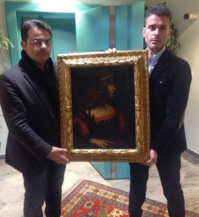Italienische Polizisten präsentieren das sichergestellte da-Vinci-Gemälde in Lugano.