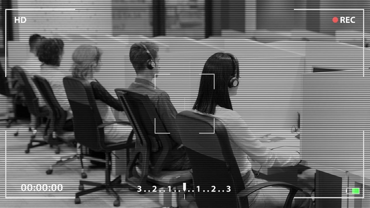 Un call-center avec un filtre de caméra.
