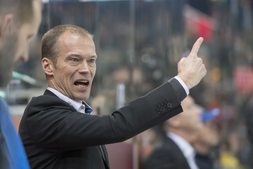 Der Assistenzcoach von Zug Waltteri Immonen beim Eishockey Meisterschaftsspiel der NLA Qualifikation zwischen dem EV Zug und dem HC Lausanne in Zug am Dienstag, 24. Januar 2016. KEYSTONE/Urs Flueeler)