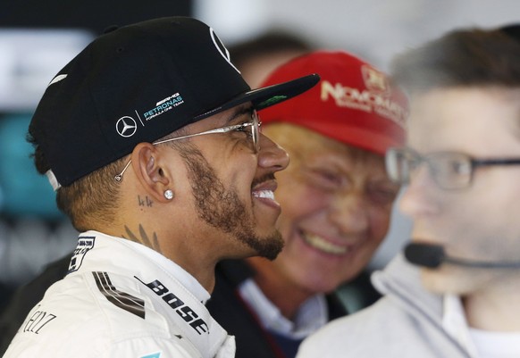 Haben gut lachen: Hamilton und Niki Lauda.