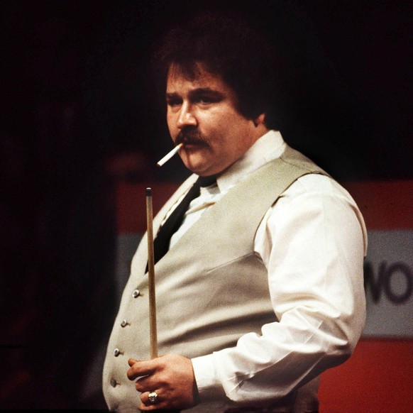 Bildnummer: 07986734 Datum: 11.04.1984 Copyright: imago/Colorsport
Snooker - Embassy World Snooker Championships Bill Werbeniuk (Canada) with a cigarette, during the match. PUBLICATIONxINxGERxSUIxAUT ...