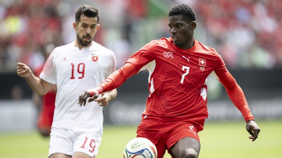 Switzerland's Breel Embolo, right, and Jordan's Saed Al-Rosan fight for the ball during the friendly soccer match between Switzerland and Jordan, at the kybunpark, in St. Gallen, Switzerland ...