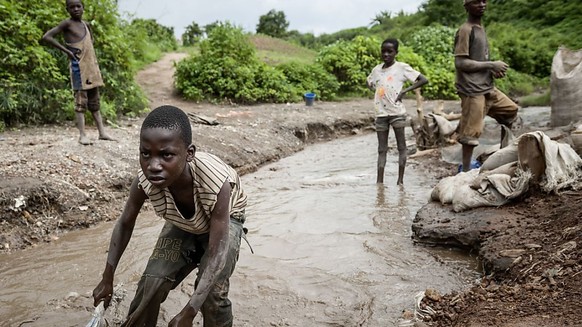 Companies must be able to be held accountable for their actions abroad, for example in the case of child labour.  The National Council is pushing for its counter-proposal to the corporate social responsibility initiative.  (Theme...