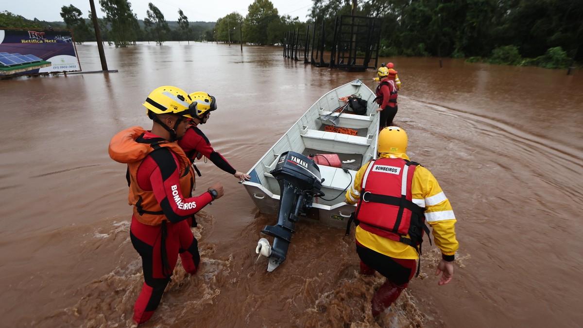 epa11314434 A handout photo made available by the Government of Rio Grande Do Sul shows rescue workers searching for survivors in the floods caused by heavy rains in Rio Pardinho, Brazil, 01 May 2024  ...
