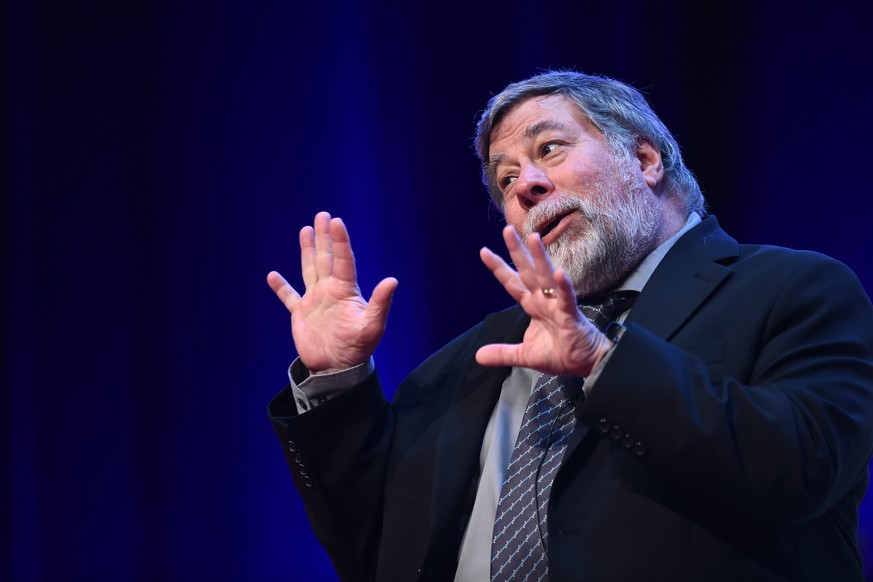 epa04771738 Steve Wozniak, co-founder of the Apple Computer Company, delivers a speech at the World Business Forum (WBF) in Sydney, Australia, 28 May 2015. Wozniak spoke about innovation. EPA/PAUL MIL ...
