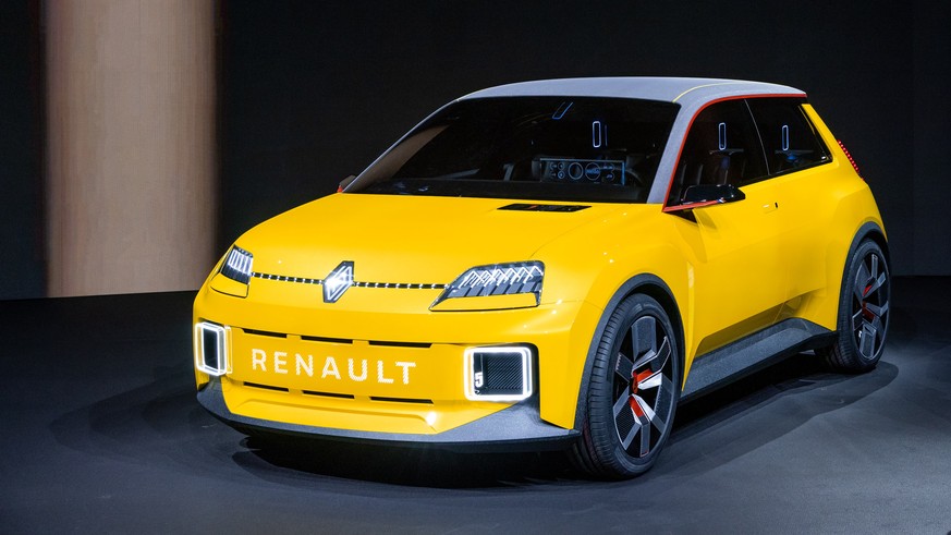 epa08938773 A handout photo made available 15 January 2021 by French car maker Renault, showing .Renault Group CEO Luca de Meo presenting the prototype of the Renault R5 that Renault has developed as  ...