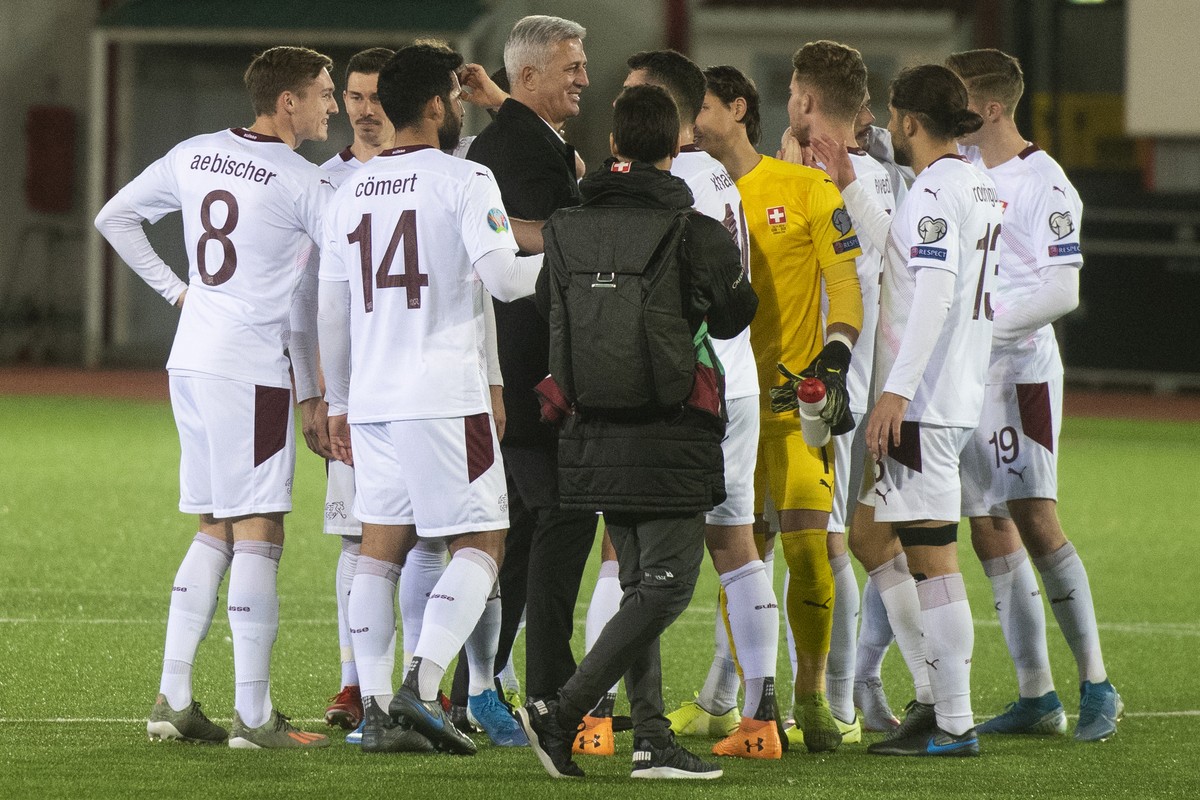 Switzerland's coach Vladimir Petkovic, centre, congratulates his players at the end of a Euro 2020 Group D qualifying soccer match between Gibraltar and Switzerland at the Victoria stadium in Gib ...