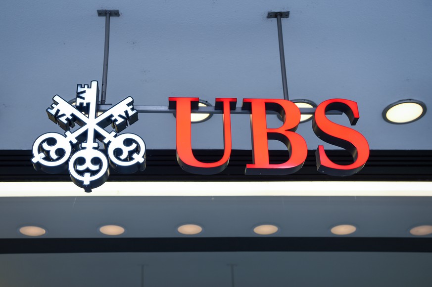 ARCHIVBILD --- ZU DEN QUARTALSZAHLEN DER UBS STELLEN WIR IHNEN FOLGENDES BILDMATERIAL ZUR VERFUEGUNG --- UBS Logo am Hauptsitz am Zuercher Paradeplatz fotografiert am Donnerstag, 18. Januar 2018, in Z ...