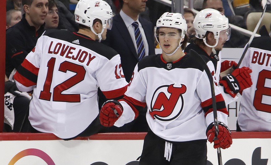 New Jersey Devils&#039; Nico Hischier, right, returns to the bench after scoring against the Pittsburgh Penguins during the second period of an NHL hockey game in Pittsburgh, Friday, March 23, 2018. ( ...