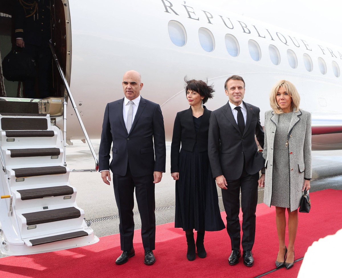 Accueil du pr� sident de la R� publique francaise Emmanuel Macron et de la premiere dame Brigitte Macron par Alain Berset, Pr� sident de la Conf� d� ration suisse, et sa femme Muriel Zeender Berset �  ...