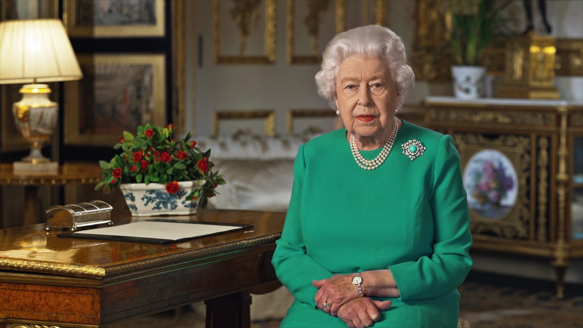 epa08344672 A handout photo made available on 05 April 2020 by the Buckingham Palace of Queen Elizabeth II during her address to the nation and the Commonwealth in relation to the coronavirus epidemic ...