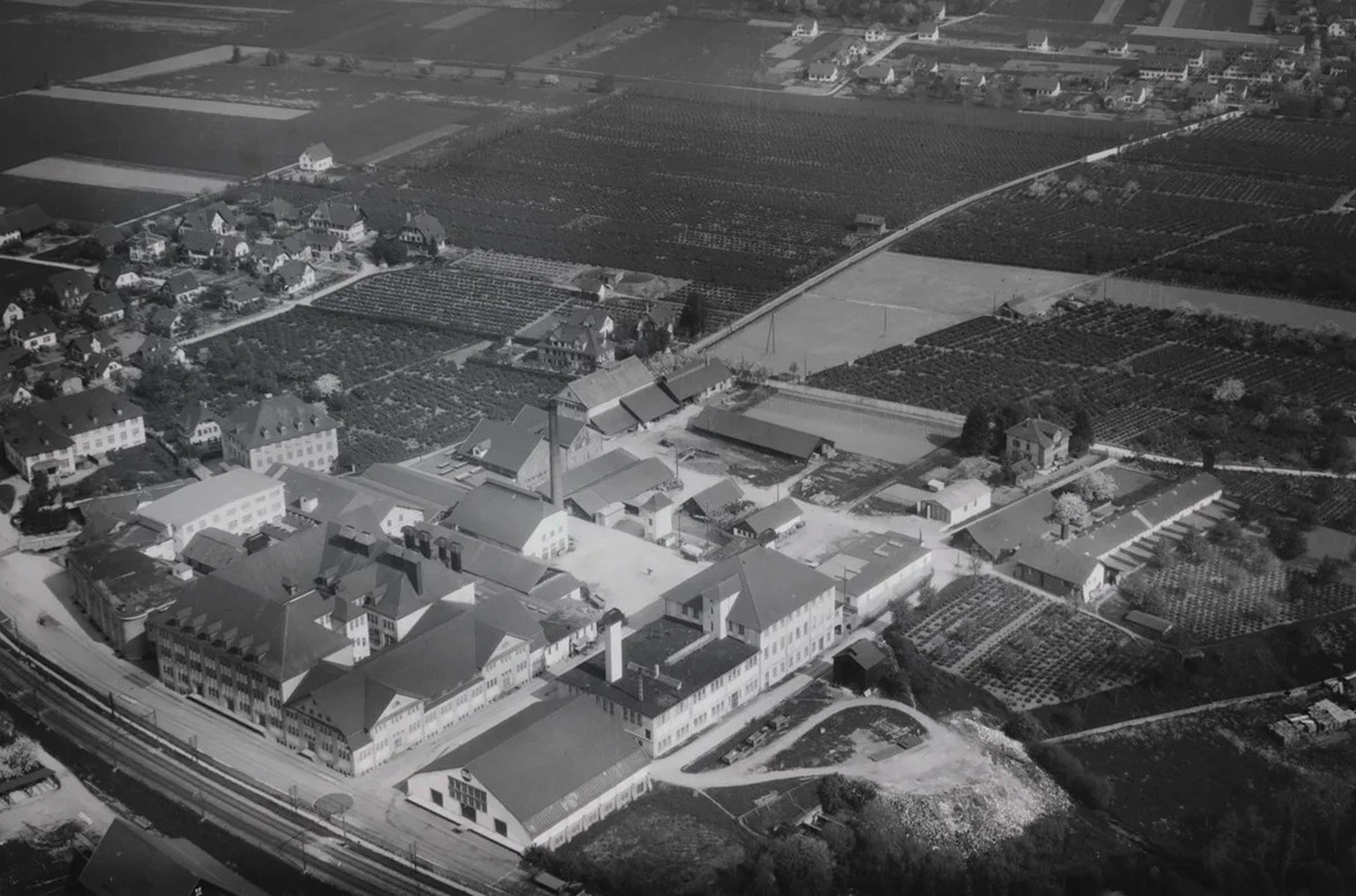 Die Hero Conservenfabrik in Lenzburg, 1931.
http://doi.org/10.3932/ethz-a-000491502
