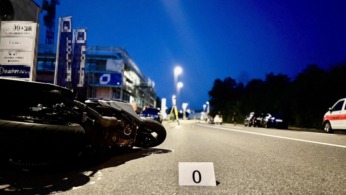 Beim-berholen-auf-Verkehrsinsel-geraten-26-j-hriger-T-fffahrer-schwer-verletzt