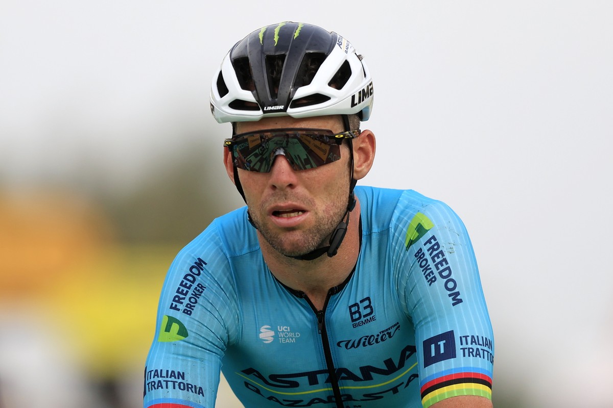 epa11445426 British rider Mark Cavendish of Astana Qazaqstan Team crosses the finish line at the end of the first stage of the 2024 Tour de France cycling race over 206km from Florence to Rimini, Ital ...