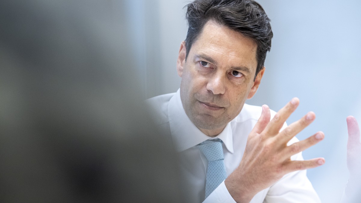 Stefan Brupbacher, Direktor Swiss Men, referiert an einem Medienhintergrundgespraech zum Thema "Die Industrie ist ein verlaesslicher Partnerin der Klimapolitik", am Donnerstag 04. Juli 2019, ...