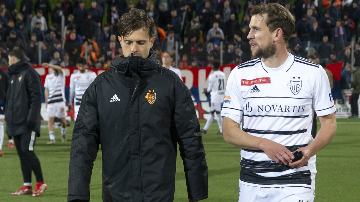 Basel's players midfielder Valentin Stocker, left, and midfielder Fabian Frei, right, look disappointed after losing against Etoile Carouge team, during the Swiss Cup Round of 16 between Etoile C ...