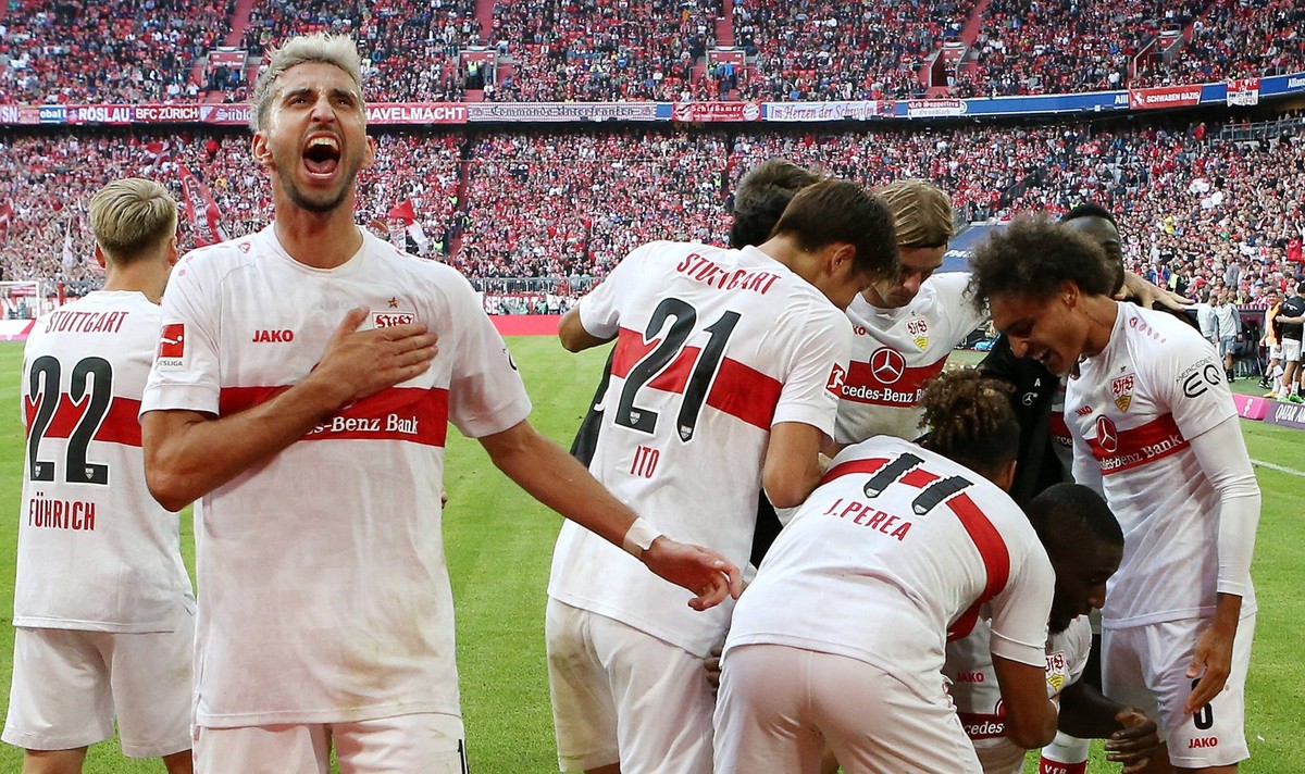 10.09.2022, Deutschland, München, Fußball Bundesliga, Saison 2022/2023, FC Bayern München vs. VfB Stuttgart, Jubel nach dem 2:2 Tor, Torschütze Serhou Guirassy VfB Gemäß den Vorgaben der DFL Deutsche  ...