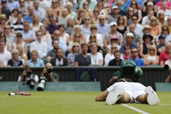 JAHRESRUECKBLICK 2016 - SPORT - Roger Federer of Switzerland lies on the court during his semifinal match against Milos Raonic of Canada, at the All England Lawn Tennis Championships in Wimbledon, Lon ...
