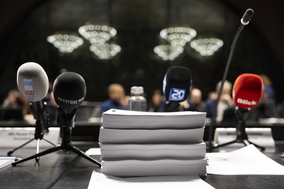 Der Bericht der PUK liegt auf dem Tisch, kurz vor Beginn einer Medienkonferenz ueber die Ergebnisse der Parlamentarischen Untersuchungskommission PUK zum Fall der Credit Suisse, am Freitag, 20. Dezemb ...