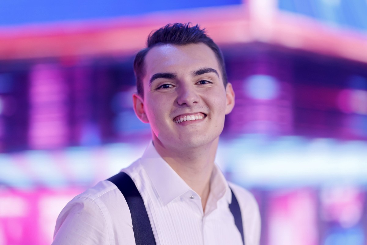 DSDS-Kandidat Lorent Berisha bei der zweiten Live-Sendung der Castingshow Deutschland sucht den Superstar 20 . Die RTL-Castingshow Deutschland sucht den Superstar DSDS findet in diesem Jahr zum 20. Ma ...