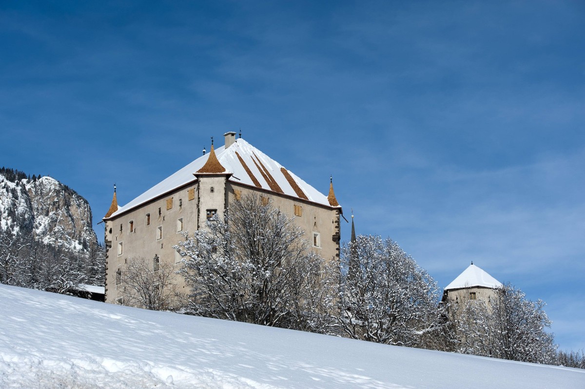 Schloss Colz bei Stern im Gadertal rihe12364

Castle Colz at Star in Val Badia rihe12364