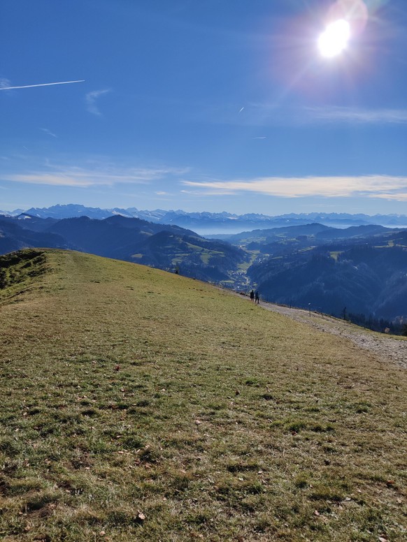 3 Wanderungen, auf denen du dem Nebel entkommen kannst\nIch bin total Fan vom Hörnli im Tösstal, auch sehr einfach mit dem ÖV erreichbar!