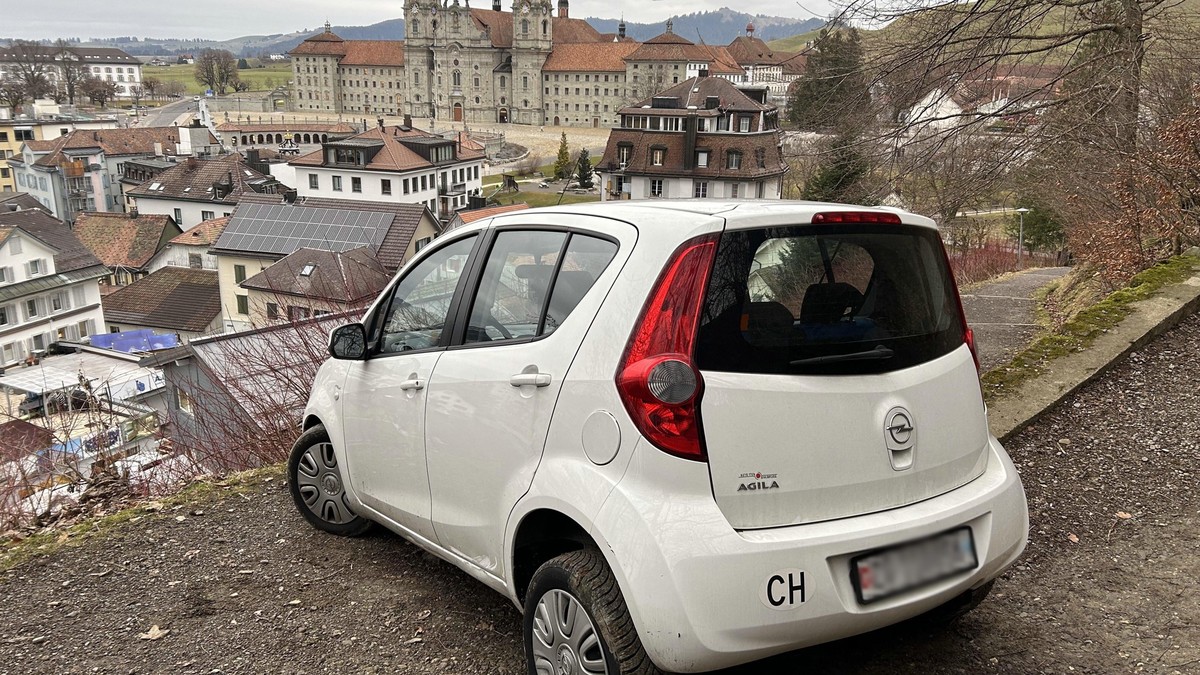 Unter-Drogen-auf-Abwegen-41-J-hriger-kurvt-auf-Fussweg-nach-Einsiedeln