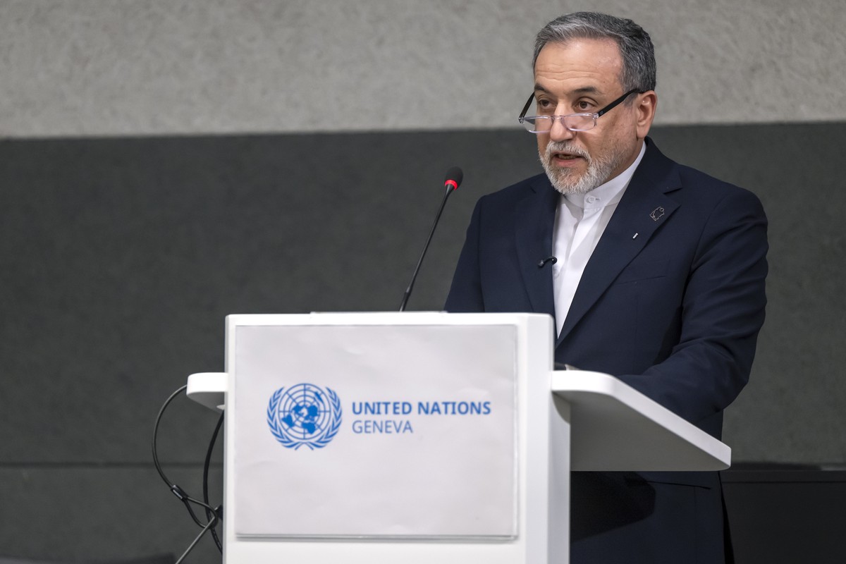 epaselect epa12750289 Iranian Foreign Minister Abbas Araghchi speaks during the Conference on Disarmament at the European headquarters of the United Nations in Geneva, Switzerland, 17 February 2026. E ...