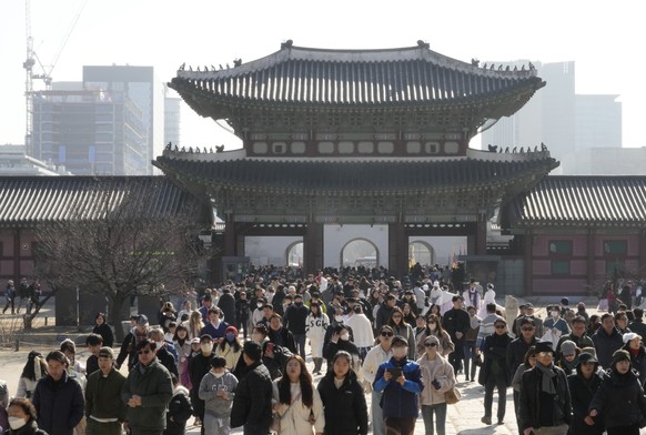 FILE - People visit the Gyeongbok Palace, the main royal palace during the Joseon Dynasty and one of South Korea&#039;s well known landmarks, during Lunar New Year holiday celebrations in Seoul, South ...