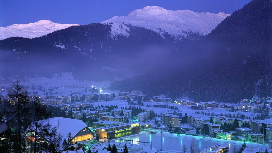 ZUM JAHRESTREFFEN DES WORLD ECONOMIC FORUM (WEF) IN DAVOS, VOM MITTWOCH, 20. JANUAR BIS SAMSTAG, 23. JANUAR 2016, STELLEN WIR IHNEN FOLGENDES BILDMATERIAL ZUR VERFUEGUNG - [Stockbild] Village. Dorf. D ...