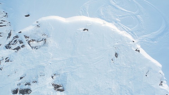 Oberhalb von Verbier VS hat am Montag eine Lawine zehn Skifahrer mitgerissen. Beim Ungl