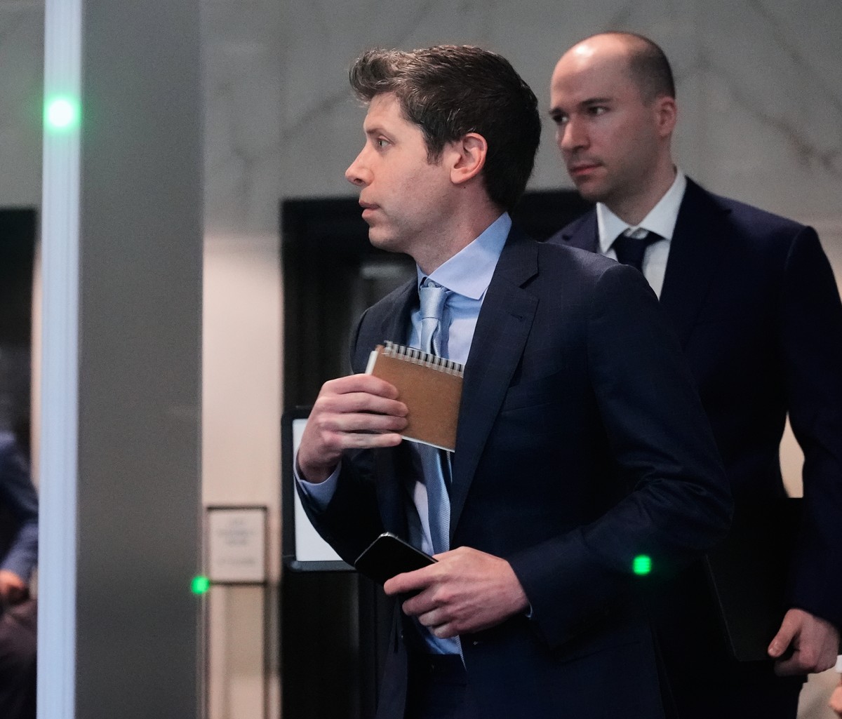 Sam Altman, center, and OpenAI president Greg Brockman, right, arrive at the U.S. District Court in Oakland, Calif., Thursday, April 30, 2026. (AP Photo/Godofredo A. Vásquez)
Sam Altman,Greg Brockman