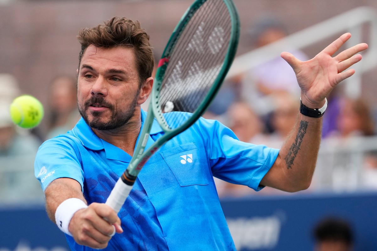 Stan Wawrinka, of Switzerland, returns the ball to Matteo Berrettini, of Italy, during the first round of the U.S. Open tennis championships Monday, Aug. 31, 2026, in New York. (AP Photo/Yuki Iwamura) ...