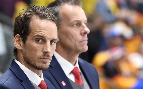 Switzerland&#039;s head coach Patrick Fischer, left, and his assistant coach Tommy Albelin react after the game between Switzerland and Germany during the Ice Hockey Deutschland Cup at the Curt-Frenze ...