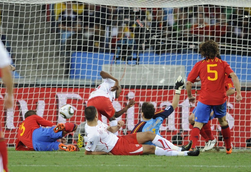 Gelson Fernandes erzielt den Siegtreffer gegen Spanien bei der WM 2010 in Südafrika.