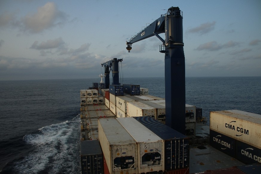 Auf dem Frachtschiff heisst es acht Tage lang blauer Himmel, blaues Meer – und nicht viel zu tun.