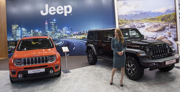 epa07912945 A Jeep Renegade (L) and a Jeep Wrangler are on display during the media day of the International Sofia Motor Show 2019 in Sofia, Bulgaria, 11 October 2019. The Sofia International Motor Sh ...