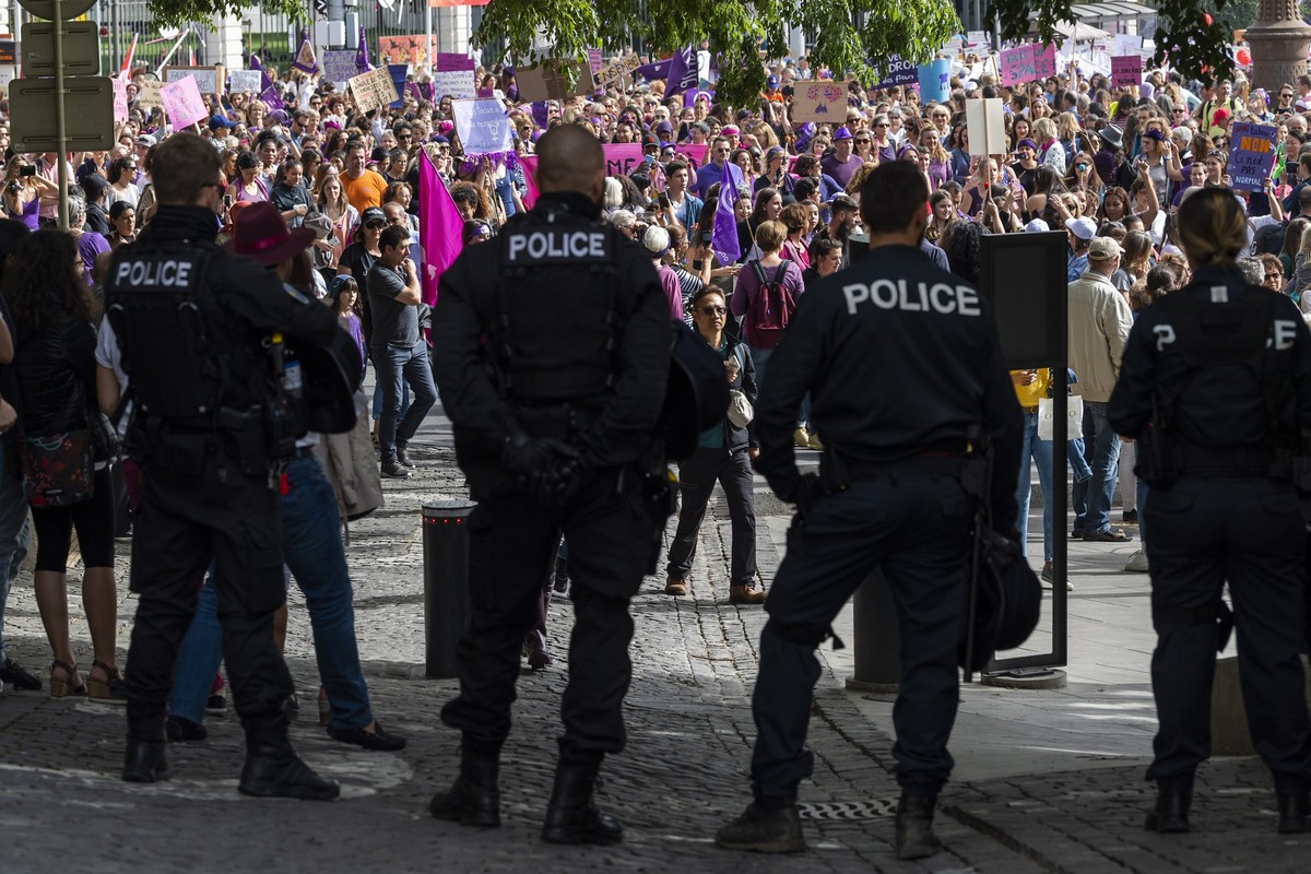 Police monitor the women protest during a nationwide women's strike in Geneva, Switzerland, 14 June 2019. The strike day intends to highlight, among others, unequal wages, pressures on part-time  ...